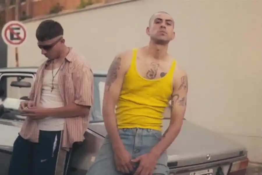 “EN UN RENAULT”. Videoclip de una canción de Ril Fella y Masta Clark.