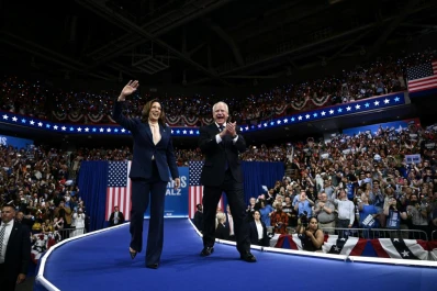 Kamala Harris y Tim Walz lanzan su primer acto juntos
