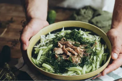 Cinco alimentos que favorecen la digestión durante la noche y ayudan a dormir mejor