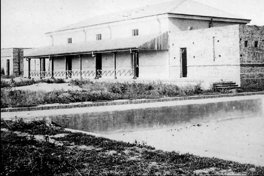 VISTA INTERIOR. En la foto se observa en primer plano el gran natatorio que incorporó el establecimiento como novedad.