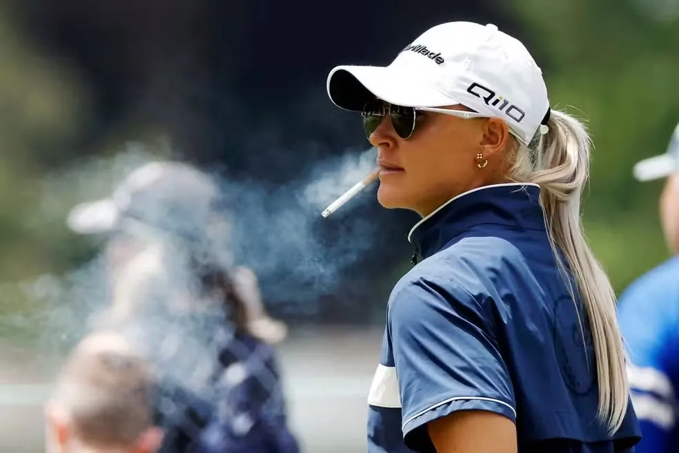 PROHIBIDO. Charley Hull no podrá fumar en la Villa Olímpica y menos mientres esté en competencia.