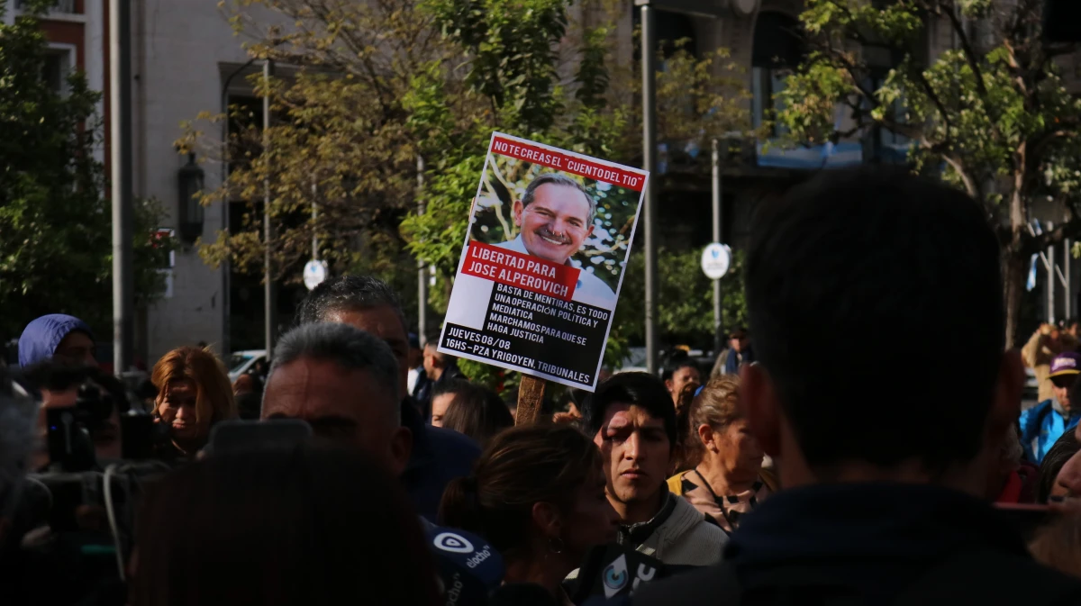 Un grupo de personas salió a la calle para pedir la libertad de José Alperovich