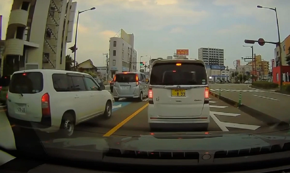 TERREMOTO. Las cámaras de los autos mostraron la magnitud de los sismos.