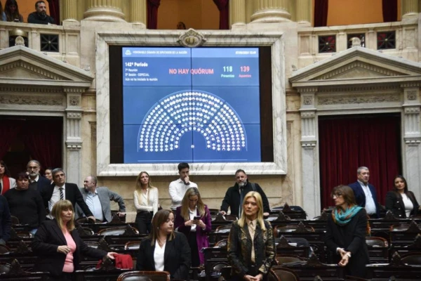 Alberto Fernández: sin respaldo “K”, pero “salvado” por Miguel Ángel Pichetto