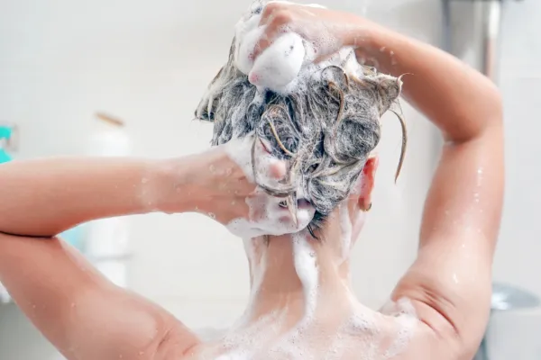 Cómo preparar un shampoo casero para aumentar el volumen del cabello