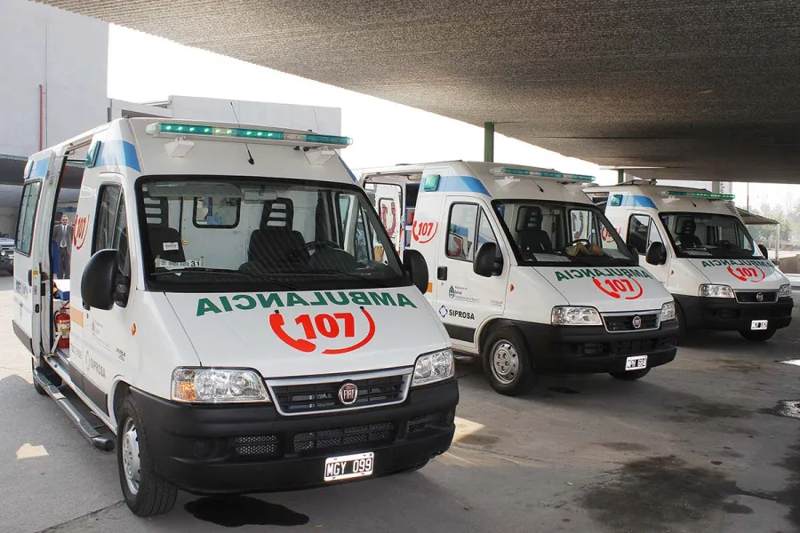 ¿Por qué las ambulancias llevan escrito el nombre al revés?