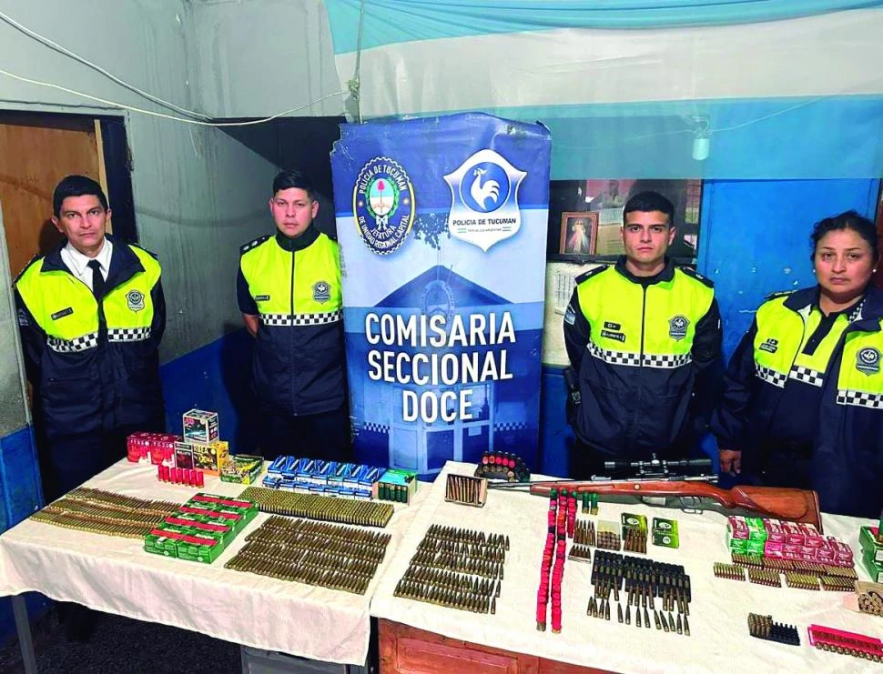 LAS PRUEBAS. Los proyectiles decomisados en una casa de Lomás de Tafí.