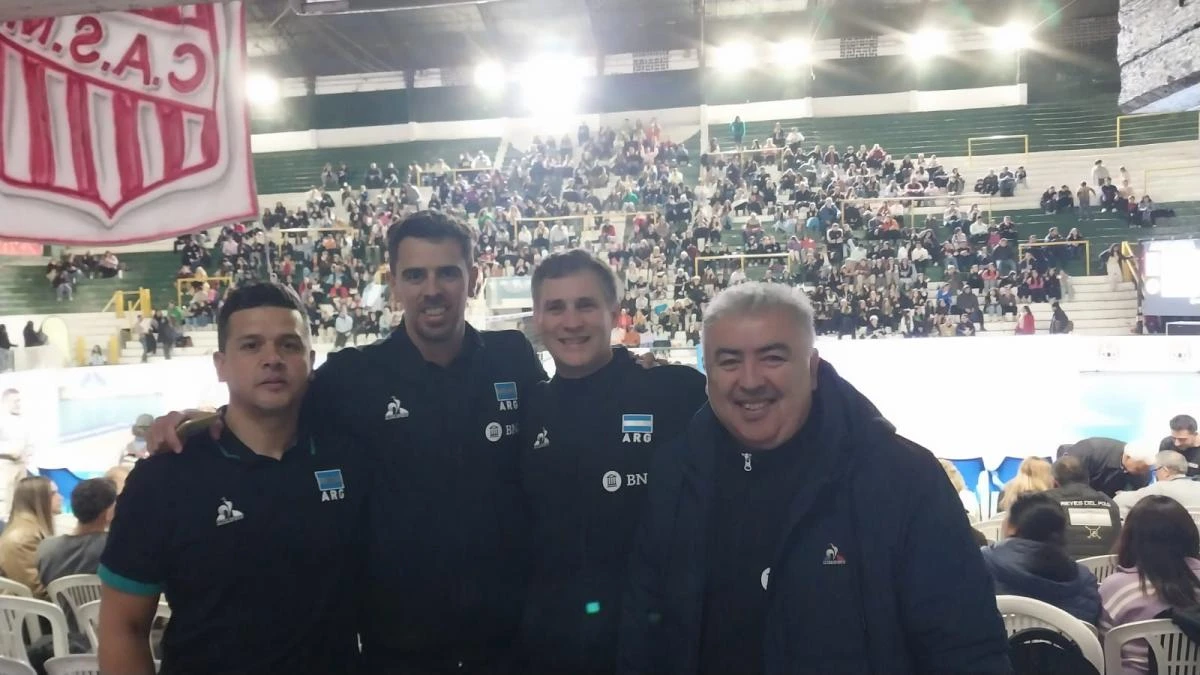 ANTES DE LA COMPETENCIA. René Luna, preparador físico; Facundo Morando, el DT; Fabián de Valais, asistente técnico y Víctor Ríos, mánager del equipo, presenciaron por algunos minutos el show. FOTOS DE MARIANA APUD