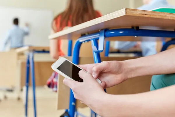 VIDEO. Celulares en el aula: hay que pensar propuestas específicas, dicen autoridades