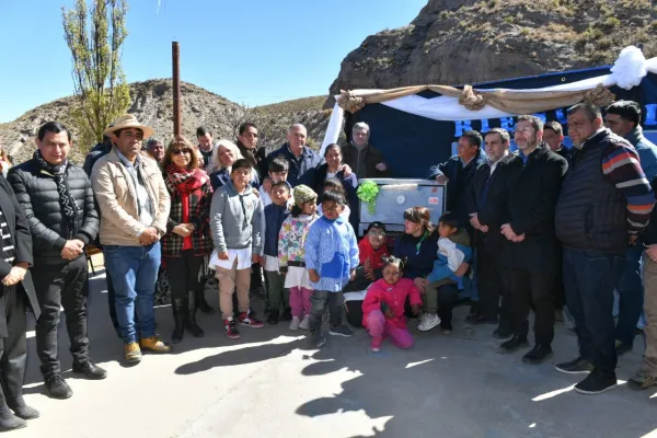 Jaldo visitó Amaicha del Valle para inaugurar la red de agua potable en la Escuela Manuela Pedraza