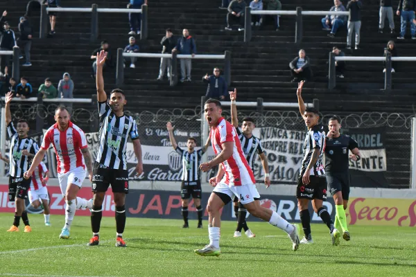 Estuvo cerca de dejar el fútbol, pero siguió los consejos de su padre y actualmente disfruta de su presente en San Martín de Tucumán