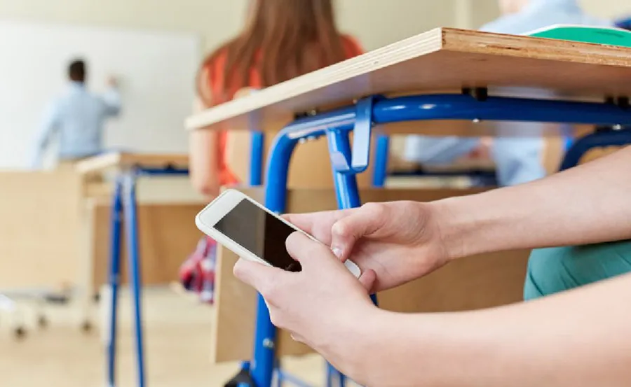 VIDEO. Celulares en el aula: hay que pensar propuestas específicas, dicen autoridades