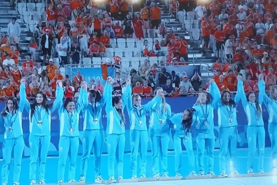 Vicky Sauze Valdez ya tiene la medalla olímpica en el cuello