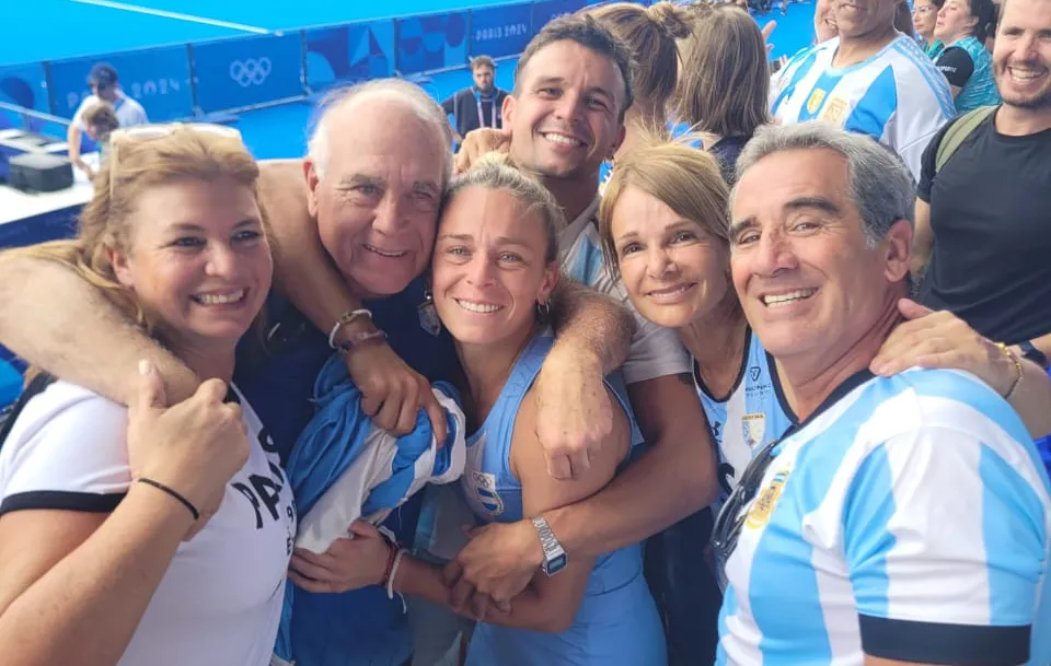 París 2024: “Vicky” Sauze hizo historia con las Leonas y rodeada de sus afectos