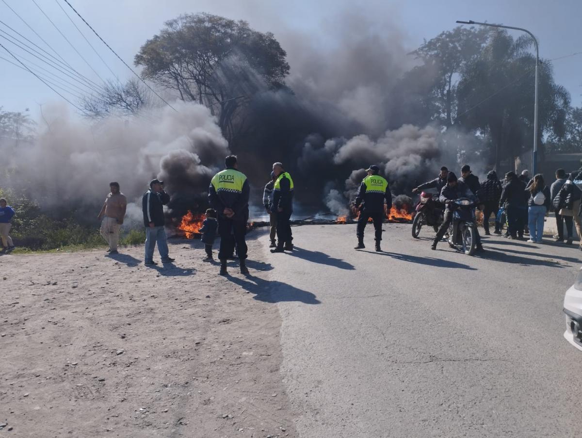 Carreros cortan el puente de San Cayetano y el Lucas Córdoba