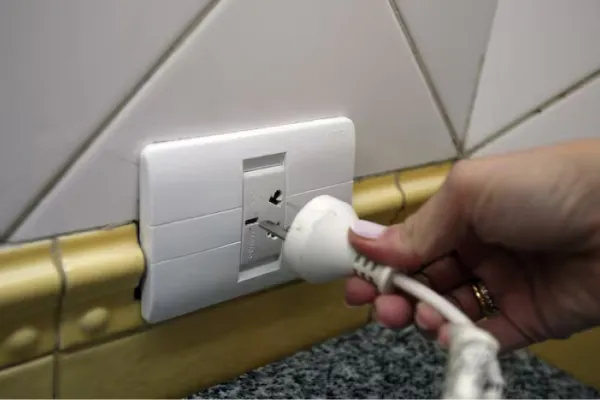 Los aparatos que tenemos en casa siguen utilizando electricidad incluso cuando no están encendidos