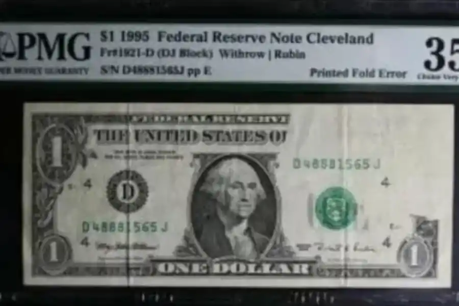 El billete tiene un gran espacio blanco en una de sus esquinas.