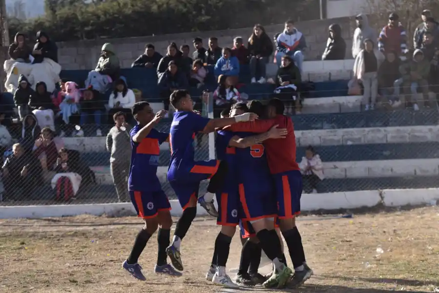 FESTEJO. Los jugadores de 