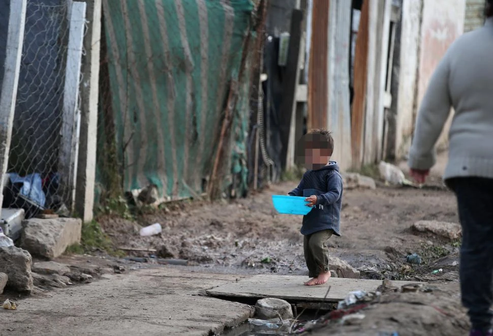 SITUACIÓN DE VULNERABILIDAD SOCIAL. La pobreza afecta a más de la mitad de los argentinos, mientras que cerca del 20% alcanzó la indigencia. archivo