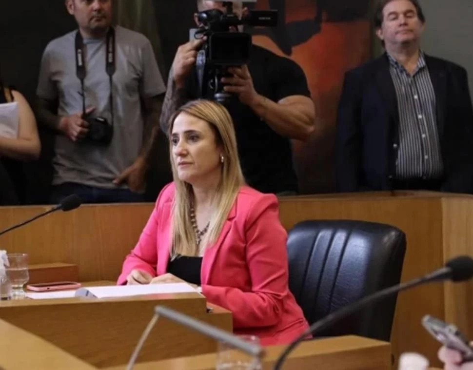 EN LA BANCA. Ana González, concejal del alfarismo y ex funcionaria. archivo