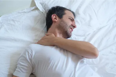¿Por qué el dolor en las articulaciones es más intenso por las noches?