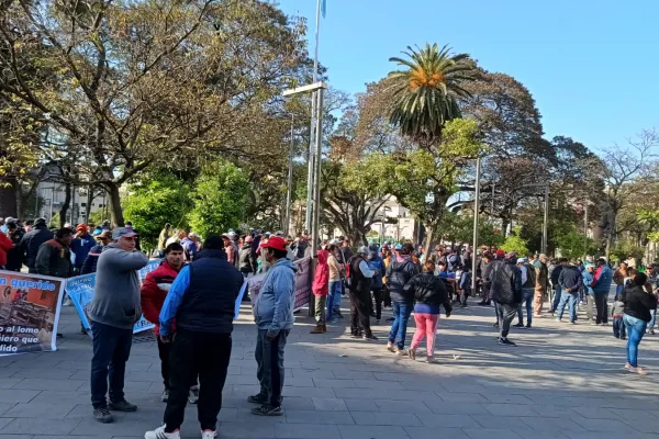 Tras los cortes, carreros se concentraron en la plaza Independencia en contra de los secuestros