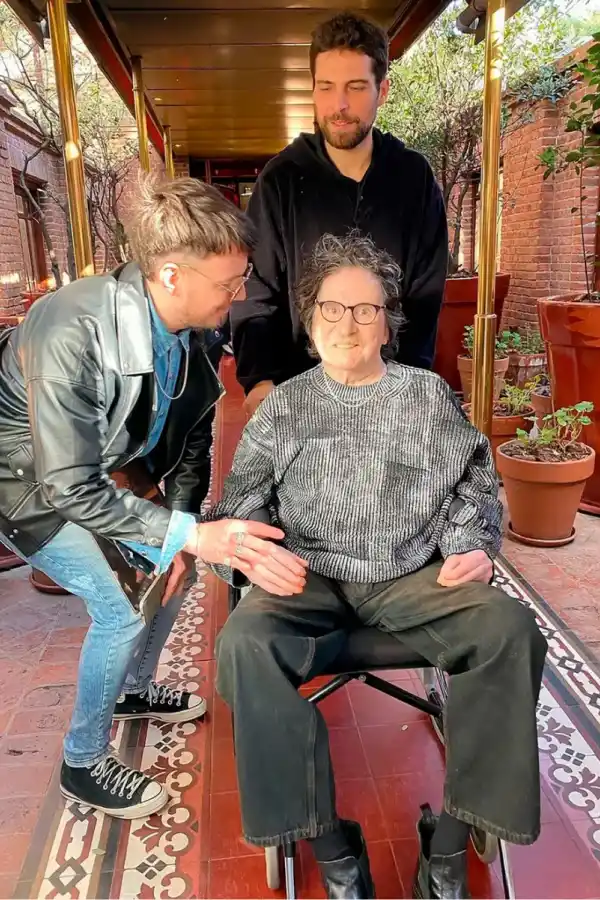 Charly García junto a uno de sus fans