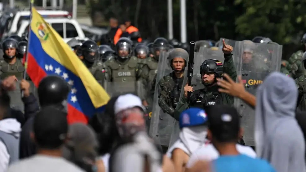 MIEDO EN LAS CALLES. La Guardia Nacional Bolivariana patrulla Caracas. 