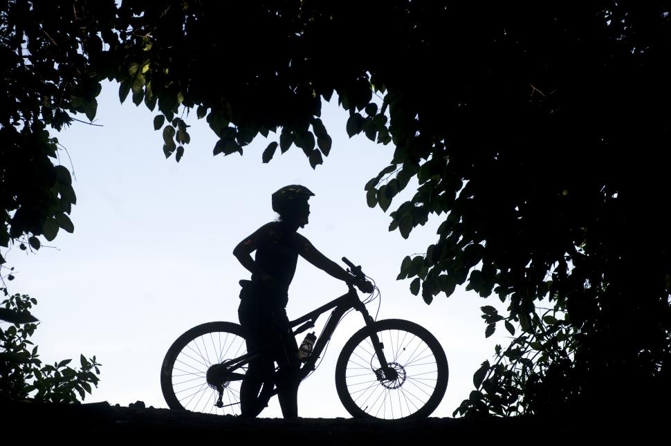 PASEOS. Zona de excursiones, trekking y recorridos de bikers. El parque cuenta con la protección de por 14 guardaparques que se turnan para mantener la seguridad.