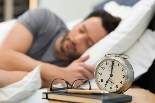 Cuatro tipos de alimentos contra el insomnio: qué cenar para dormir mejor