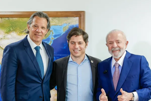 Tras las críticas de Javier Milei, Lula da Silva recibió a Axel Kicillof en Brasil