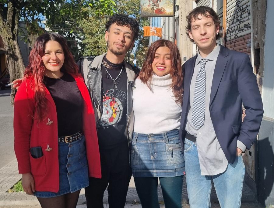 ORGANIZADORES. El evento es coordinado por los estudiantes de cine, de izquierda a derecha, Camila Farias Diaz, Mario Carrizo, Catalina Cabello y Guy de Chazal. / LIMONADA CULTURAL.