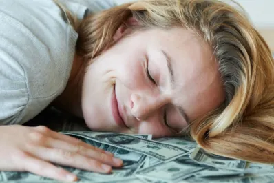 ¿Qué te está diciendo tu subconsciente cuando sueñas con dinero?