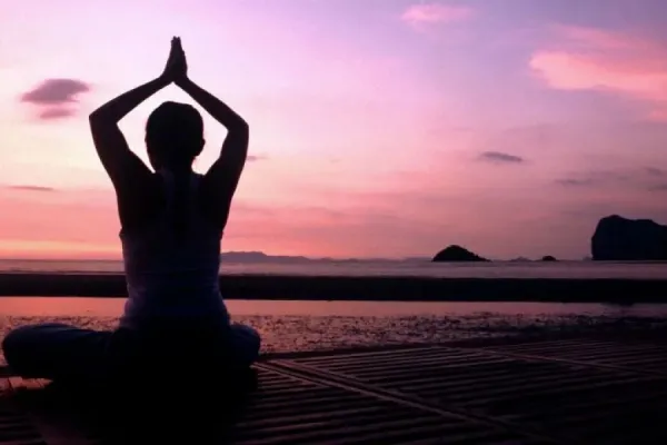 Yoga para bajar de peso: el sencillo pero efectivo ejercicio que ayuda a fortalecer el músculo y quemar grasas