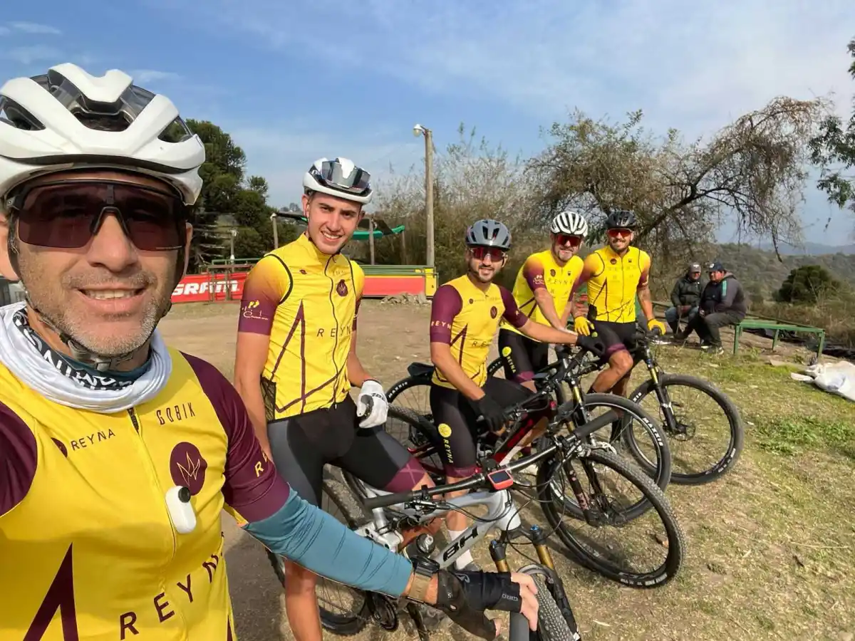 Cruzaron el Atlántico para competir en el Trasmontaña y realizaron una acción solidaria