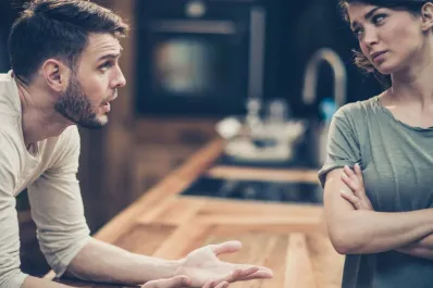 Cinco señales para identificar que alguien está mintiendo, según la psicología