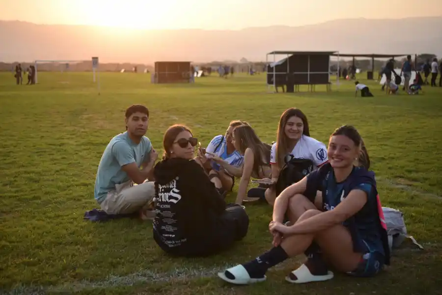 RELAX. El tercer tiempo en Las Cañas comienza dentro de la línea de cal. Foto: Inés Quinteros Orio - LA GACETA