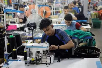 Franja de Gaza: vivir con lo puesto porque escasea la ropa y el calzado