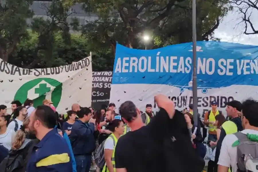 PROTESTA. A lo largo de todo el año el gremio APLA reclamó mejoras salariales para los empleados de Aerolíneas Argentinas. 