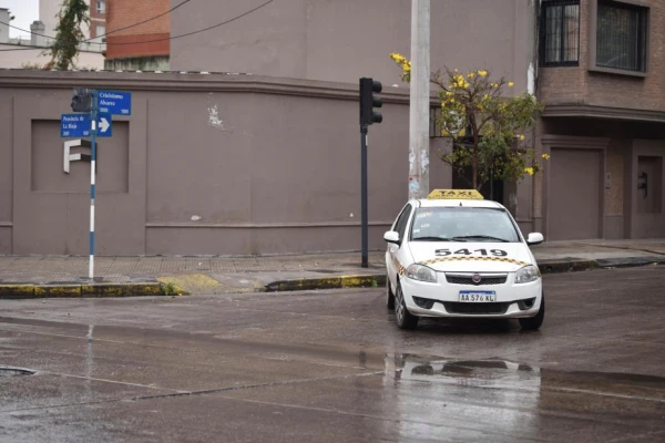 VIDEO. Ya empezó el cambio de señalización en calles San Lorenzo y Crisóstomo Álvarez