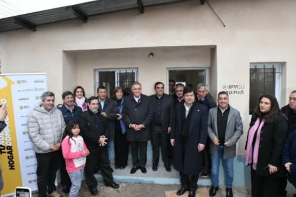 Osvaldo Jaldo entregó viviendas en El Bracho y El Cevilar