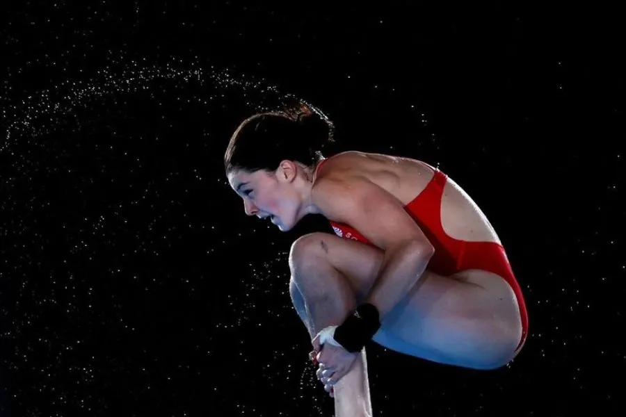 MEDALLA DE BRONZE. La nadadora consiguió su medalla mientras estaba en su período./ Instagram @andreassirieix04