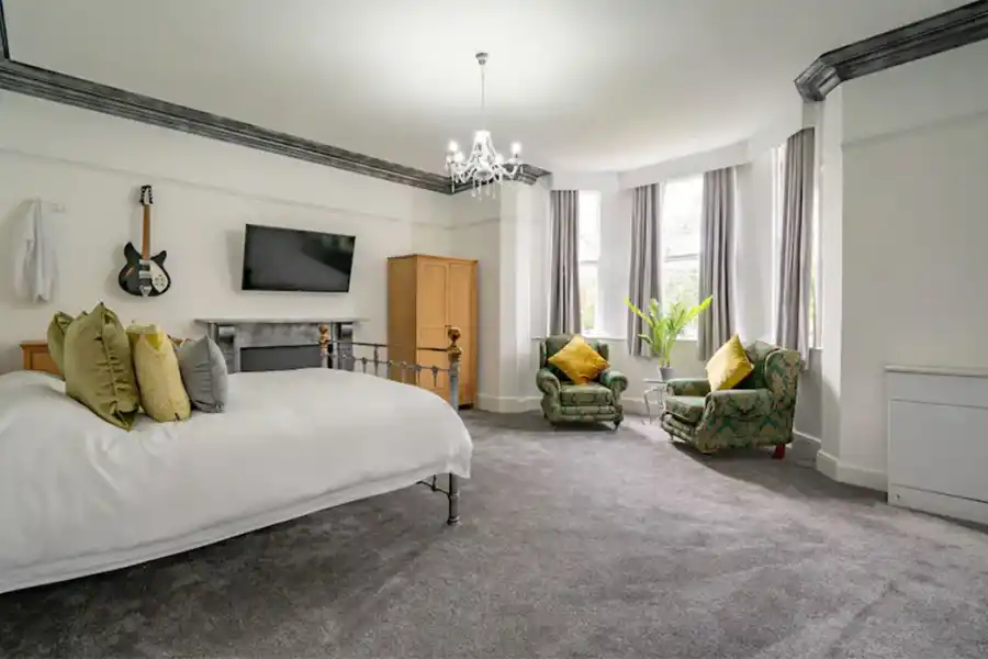 LA MÁS AMPLIA. La suite de Lennon tiene comodidades para recibir a cuatro personas.