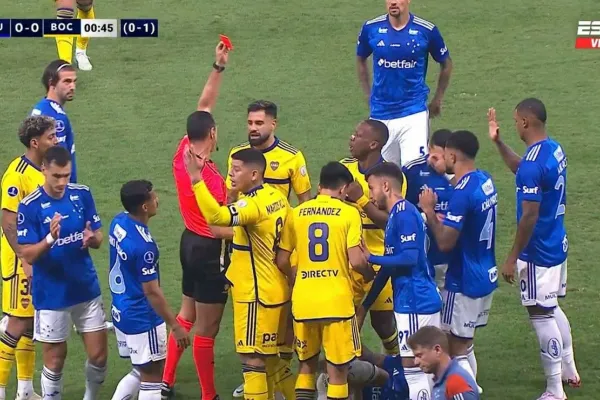 ¿Fue récord mundial? Luis Advíncula fue expulsado a los 9 segundos en Boca- Cruzeiro