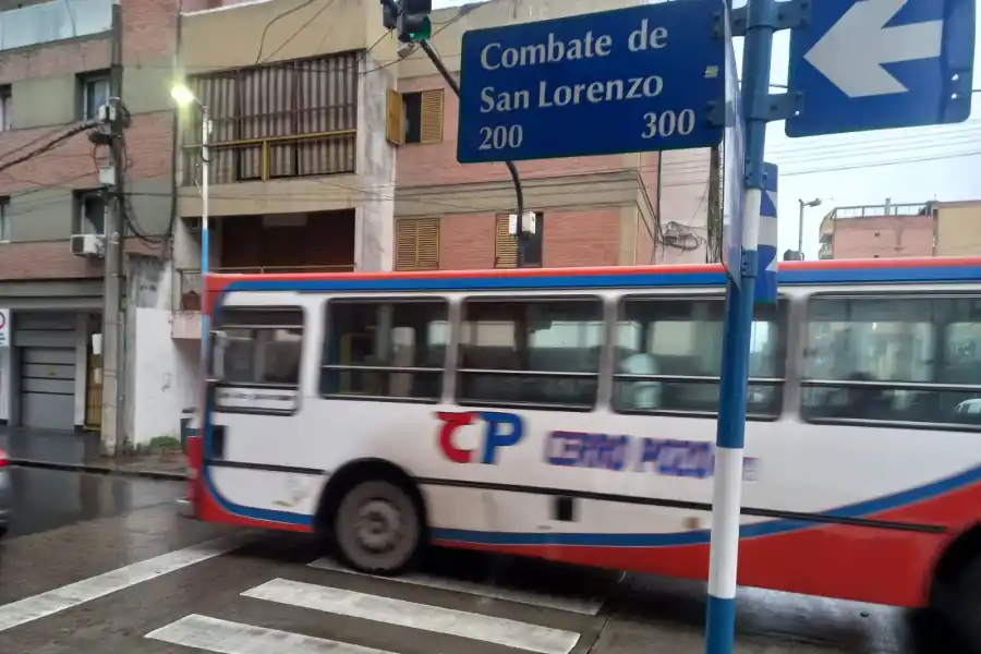 MODIFICACIONES. Los cambios se implemetaron a partir de hoy en San Lorenzo y en Crisóstomo Álvarez. LA GACETA / FOTO DE ANALÍA JARAMILLO