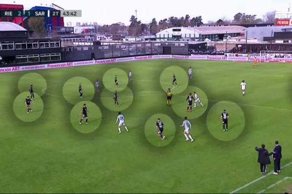 Bochornoso: Deportivo Riestra defendió con 12 jugadores una jugada