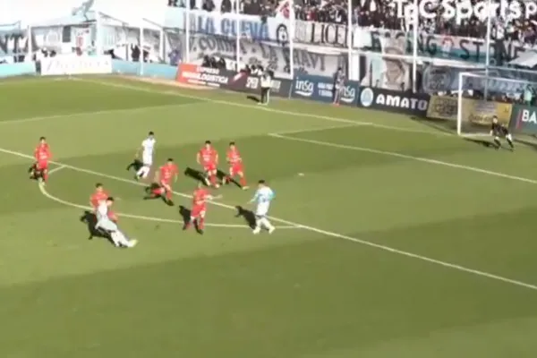 Video: mirá el golazo de un ex San Martín de Tucumán para ser goleador de la Primera Nacional