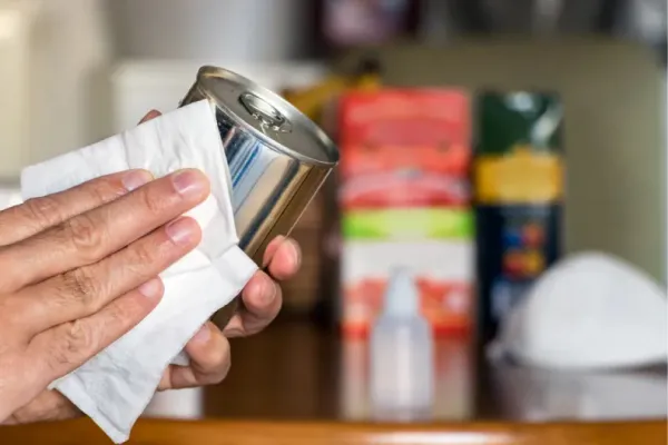 ¿Por qué hay que lavar las latas antes de abrirlas? Los riesgos que pocos conocen