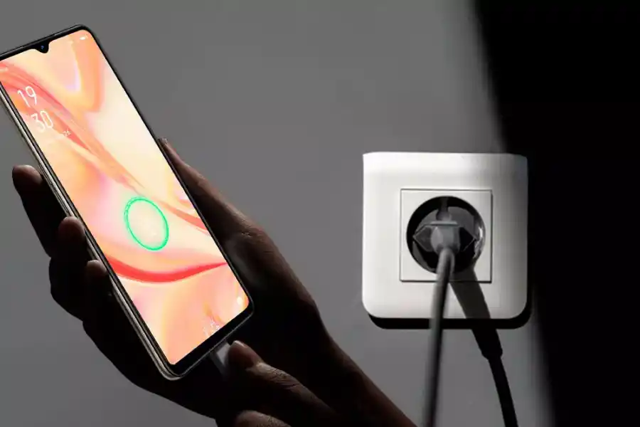 Cargar el celular por las tardes es mejor que por las noches.