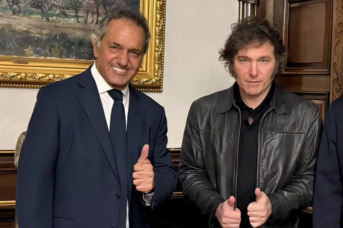 Aseguran que Milei emitió facturas truchas para financiar la campaña presidencial de Scioli